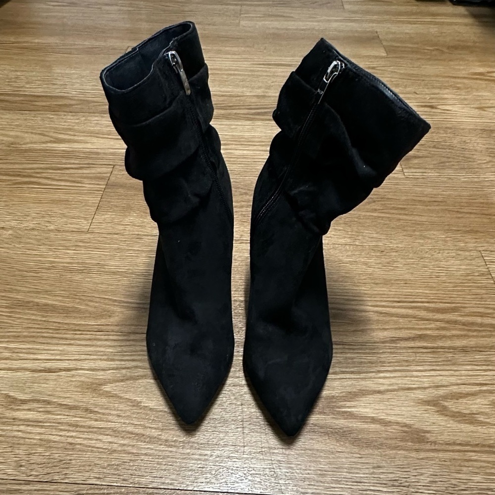 Marc Fisher pointed toe black ankle suede boots - Picture 4 of 12
